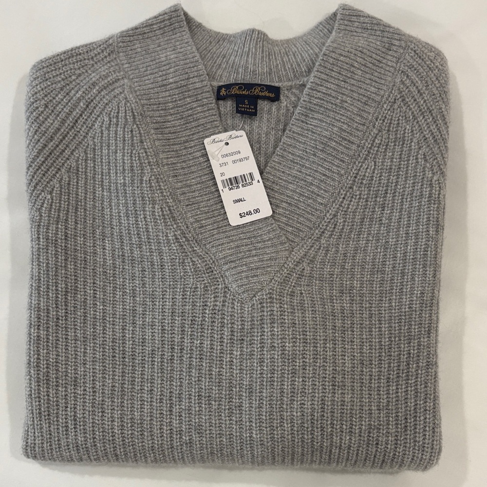 Brooks Brothers Light Gray V-Neck Ribbed Sweater - Picture 4 of 5